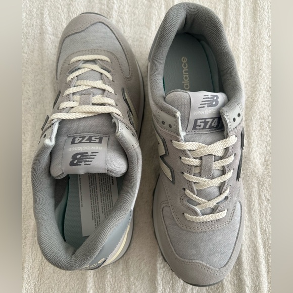 BRAND NEW
Womens New Balance 574 Core - Picture 3 of 6